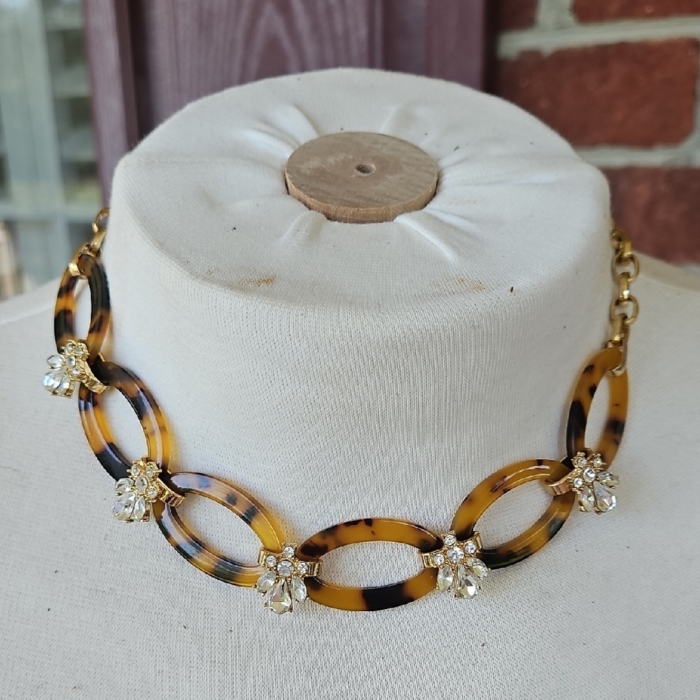 Elegant Tortoiseshell Necklace with Crystal Accents